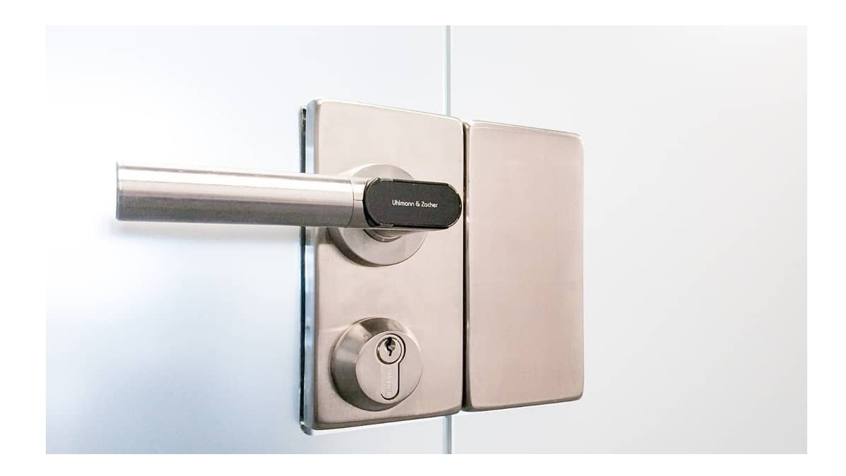 Glass Door Locks – How to Combine Elegance with Security?