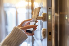 Smart zamki do drzwi – nowoczesne rozwiązania dla inteligentnych domów